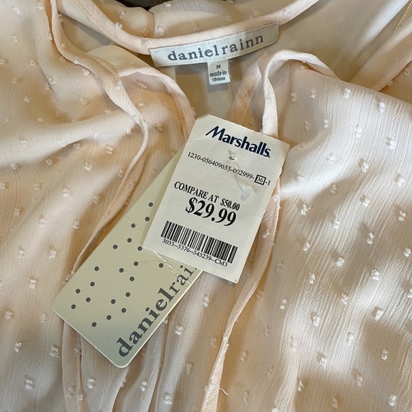 Lightweight Cream colored Dress. - Picture 5 of 5